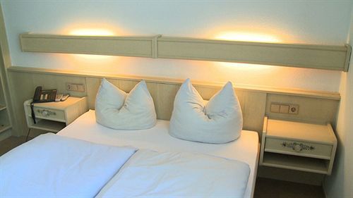 Zum Neuen Schwan Hotel Walluf Екстериор снимка