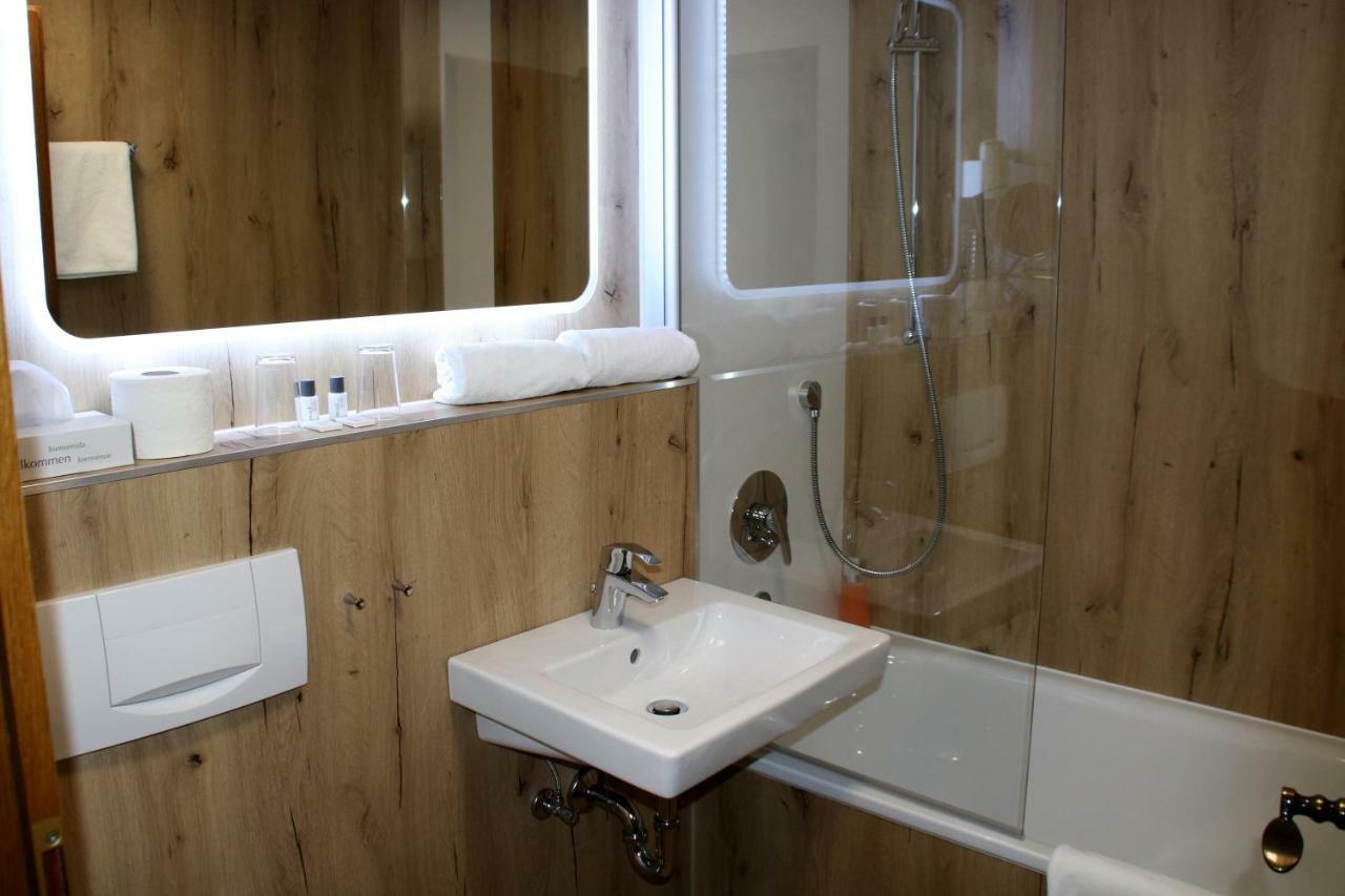 Zum Neuen Schwan Hotel Walluf Екстериор снимка